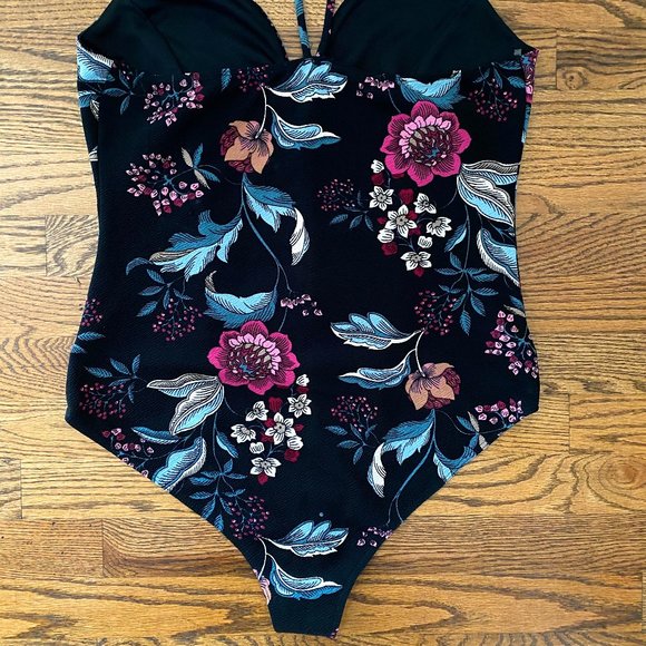 Charlotte Russe Boho Cottagecore Rose Floral Plunge Bodysuit - Picture 12 of 13